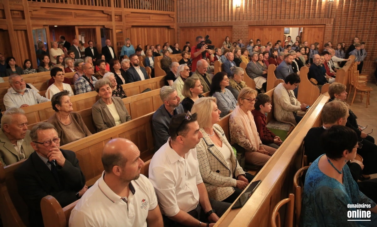 Jótékonysági koncert a Dunaújvárosi Református Templom javára